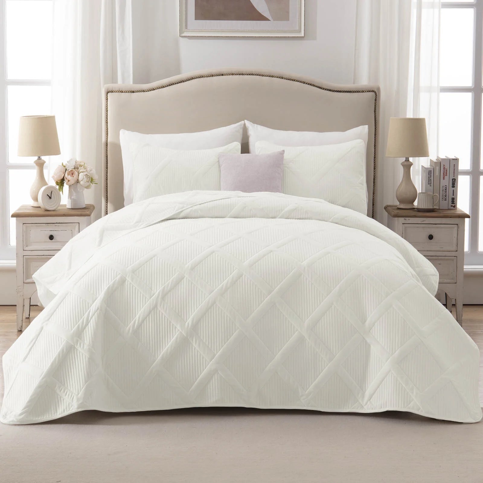 Ultrasonic King Quilt Set, 3-Piece Lightweight Bedspreads Modern Striped Coverlet, White