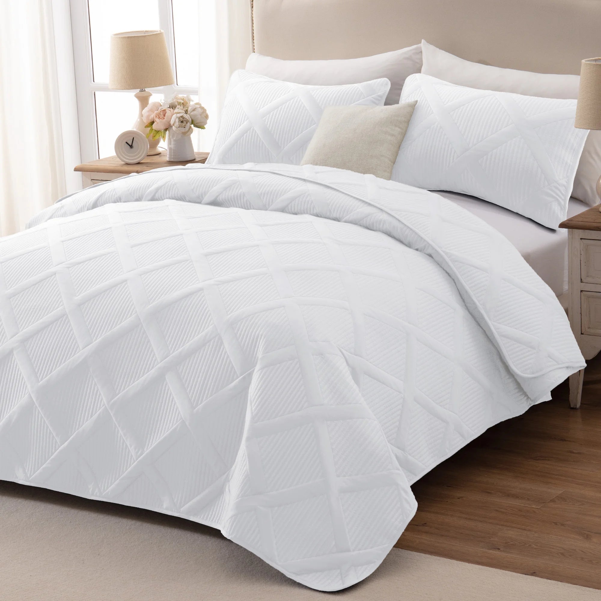 Ultrasonic King Quilt Set, 3-Piece Lightweight Bedspreads Modern Striped Coverlet, White